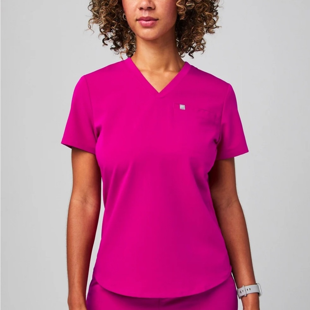 Fabletics Vital Flex Scrub Top in Hibiscus
